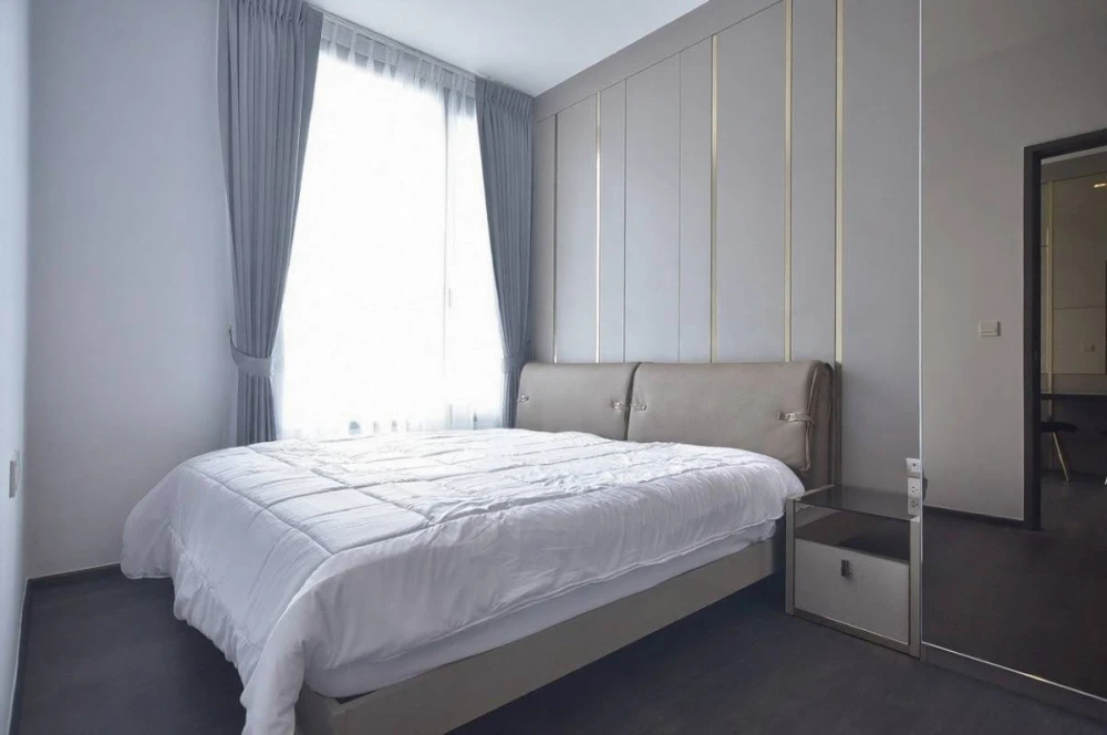 For rent: Edge by Sansiri Sukhumvit 23, 7th floor, unblocked view, fully furnished, with beautiful built-ins. Interested? Reserve now!