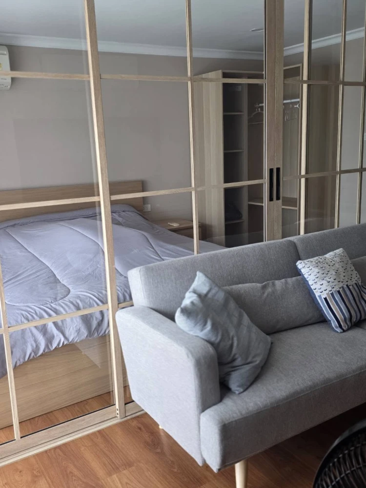 For rent: Grand Park View Asoke, fully furnished unit, like new condition! 25th floor, beautiful view. Book now!