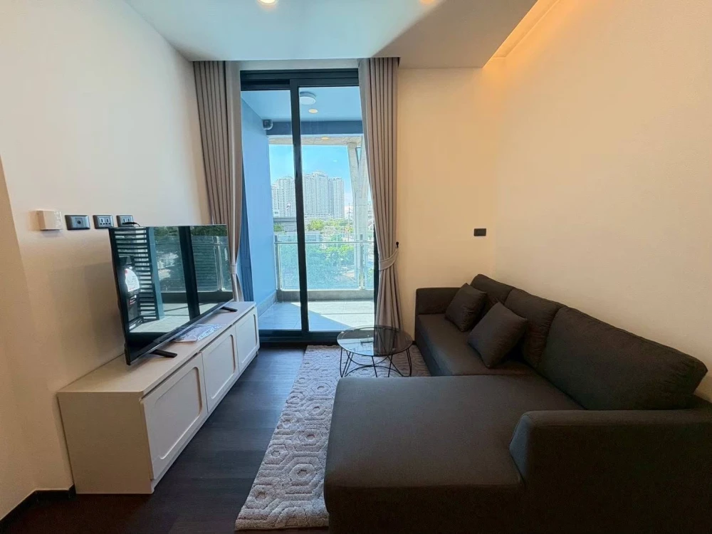 For rent: Sapphire Luxurious Condo, Rama 3. River view of the Chao Phraya River, peaceful and quiet atmosphere, yet conveniently located. Fully furnis
