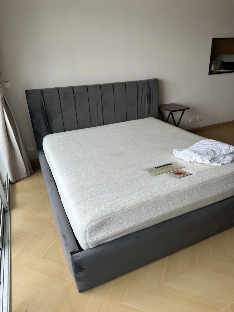 For rent: Platinum Condominium, large room in the heart of Pratunam.