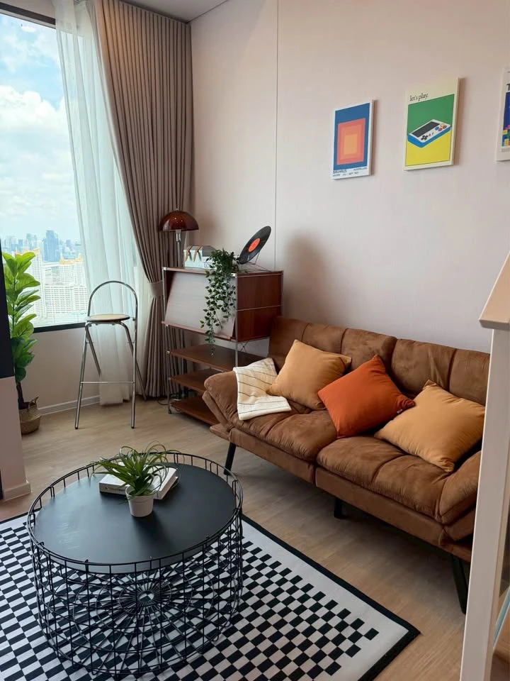 For Rent: Landmark @ MRTA Station, DUPLEX unit, high floor, stunning city view, Mid-Century style. Don't miss out!