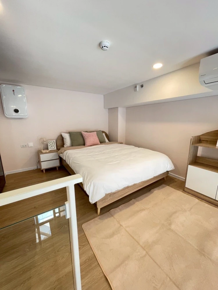 For rent: Landmark @ MRTA Station, DUPLEX unit, high floor, stunning city view, open-plan City View, Full Furniture.