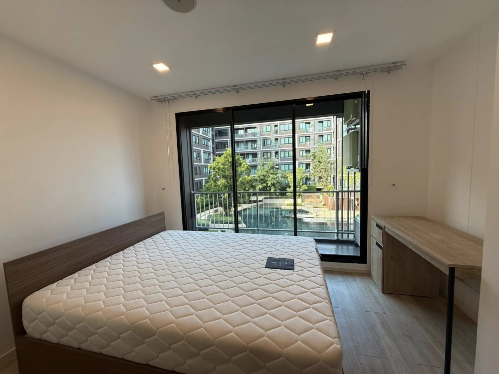 For rent: Atmoz Ladprao 71, pool view, corner unit*** Very private, great atmosphere. Grab it now!