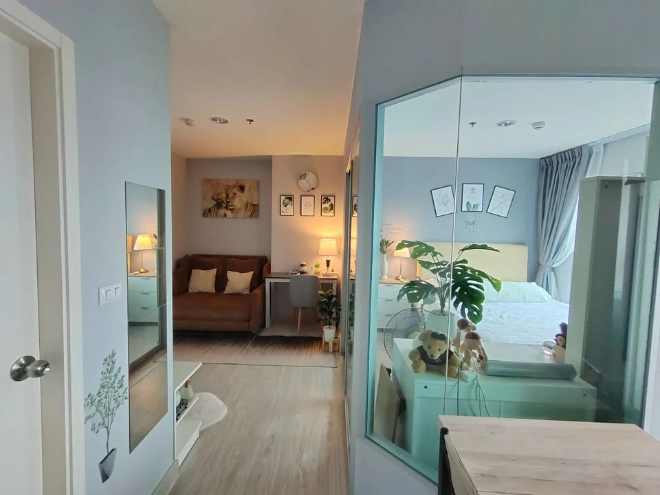 For rent: Aspire Ngamwongwan, very high floor room, great city view, with full amenities. Reserve now!