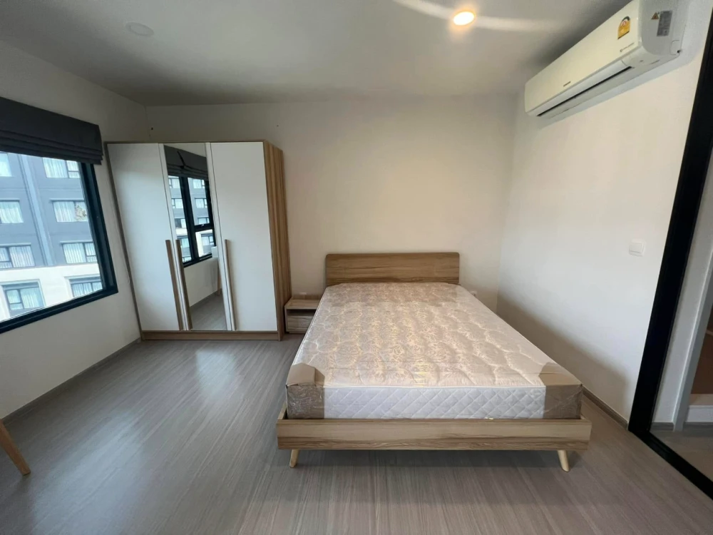 For rent: Aspire Sukhumvit-On Nut, 7th floor, Building A, swimming pool view, very chill atmosphere, fully furnished, ready to move in