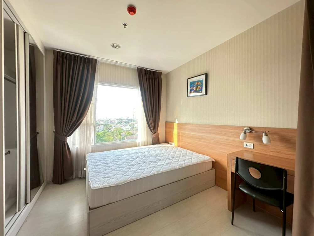 For rent: Aspire Erawan, 10th floor, corner unit with no adjacent units, north-facing balcony (beautiful city view). Don't miss out!