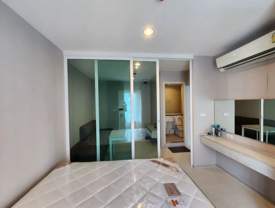 For rent: Aspire Erawan, ready-to-move-in unit, high floor, pool view, spacious and comfortable. Book now!