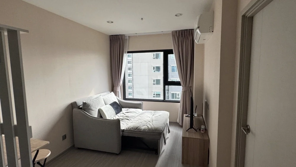 For rent: Aspire Erawan Prime, large room, 2 bedrooms, 1 bathroom, very spacious, ready to move in.