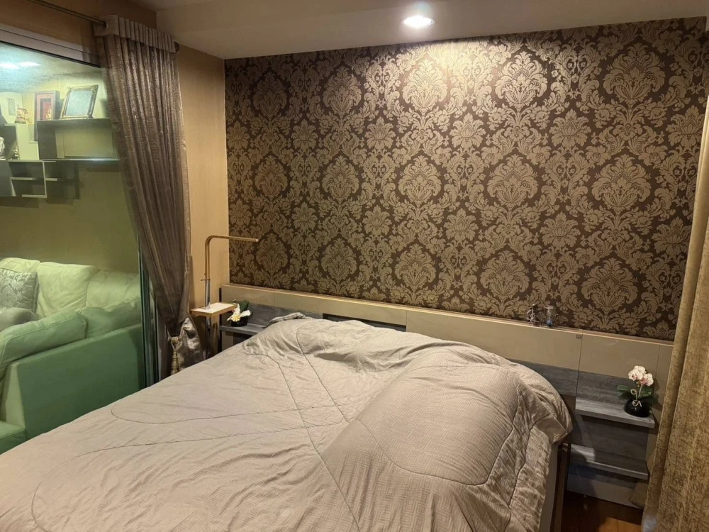 For rent: Abstract Phahonyothin Park, very high floor, wallpaper all over the room. You'll regret it if you miss it.
