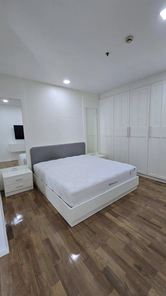 For rent: Noble Aura, large room, comfortable, lots of usable space, complete facilities, book now.