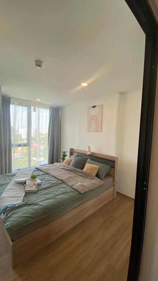 For rent: Cybic Ratchada 32, studio type, 8th floor, 2.80 m high ceiling, airy, not stuffy, very worth booking.