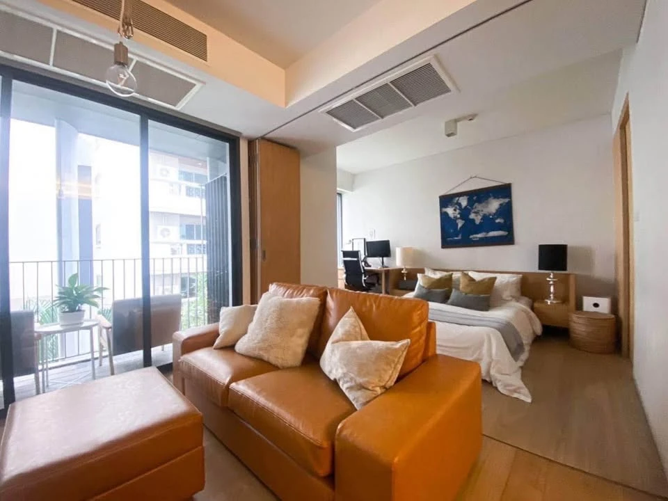 For rent or sale : Siamese Joya Sukhumvit 31, simply decorated but nice to live in, complete with furniture and electrical appliances.