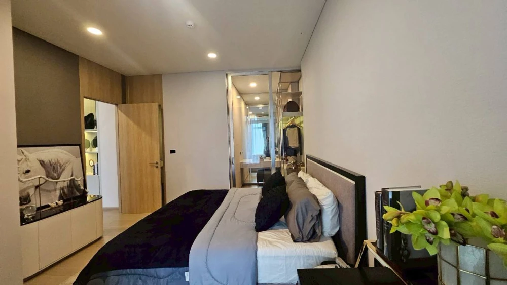 For rent: Siamese Exclusive Sukhumvit 42, spacious room with plenty of usable space, pool and garden view, with quality furniture. Reserve now!