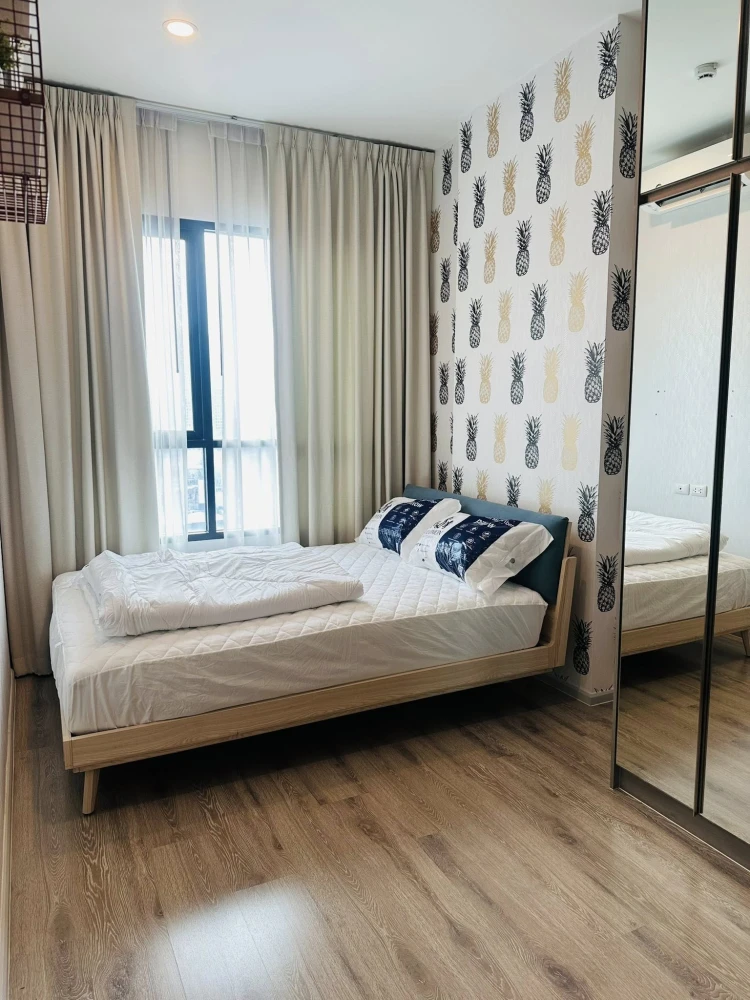 For rent: Knightsbridge Collage Ramkhamhaeng. Room on the 12th floor. Balcony facing Huamark Stadium. Wallpaper included. Reserve now!
