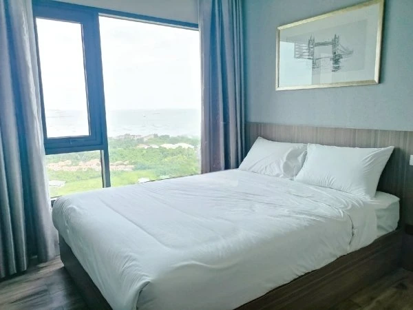 For rent: Knightsbridge The Ocean Sriracha, studio room in a luxury condo, sea view, 23rd floor, wallpapered, fully furnished, hurry up and grab it.