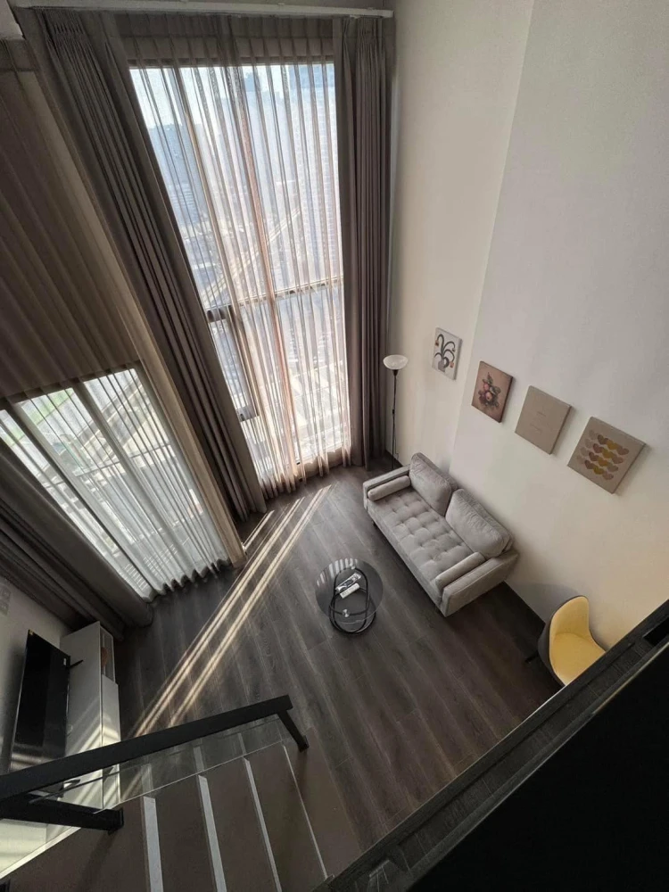 For rent: Knightsbridge Space Ratchayothin, 2-storey condo [Duplex], 21st floor, very high, great breeze, fully equipped room, very worth booking.