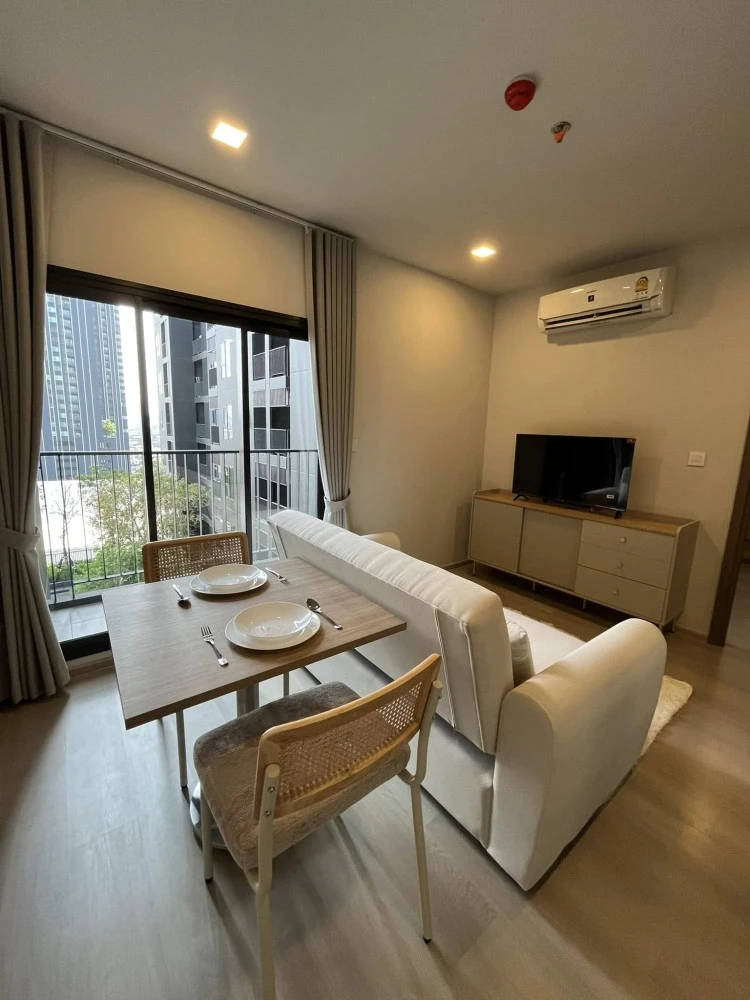 For rent: Life Phahonyothin-Lat Phrao, with a peaceful garden view and city view. Bring your bags and move in right away.