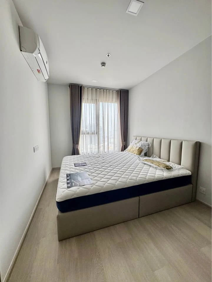For rent: Life Phahonyothin-Lat Phrao, beautiful room, fully furnished, ready to move in, opposite the mall, 32nd floor, city view, don't miss it.