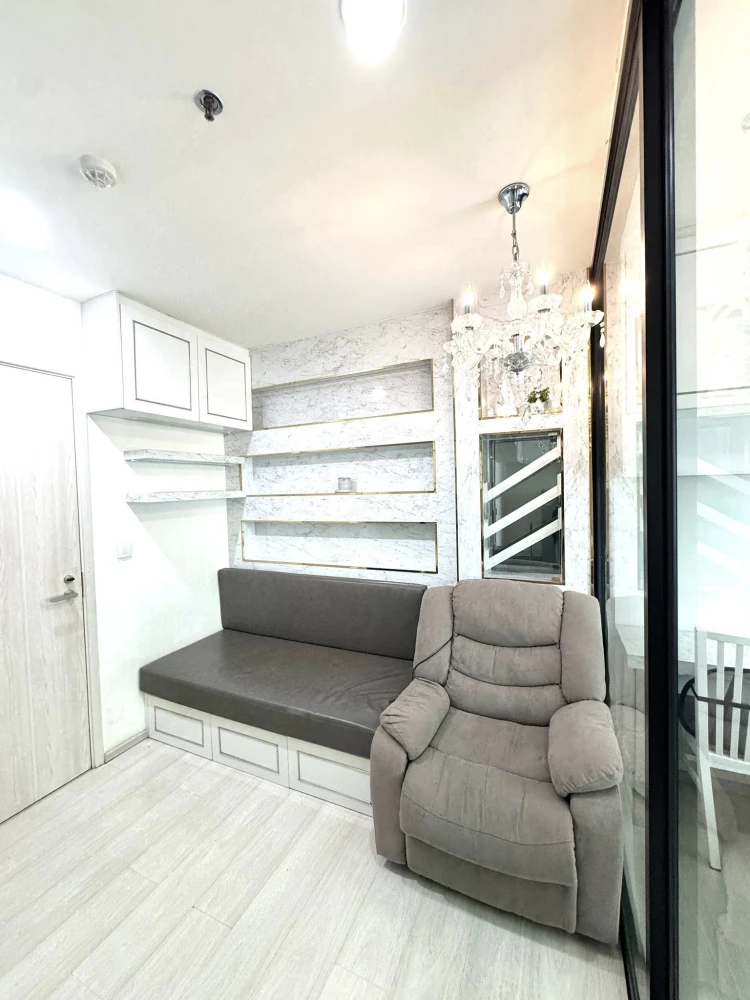 For rent: Life Asoke, very high floor, 20th floor+, beautifully decorated, luxurious built-in decoration, hurry and reserve now.