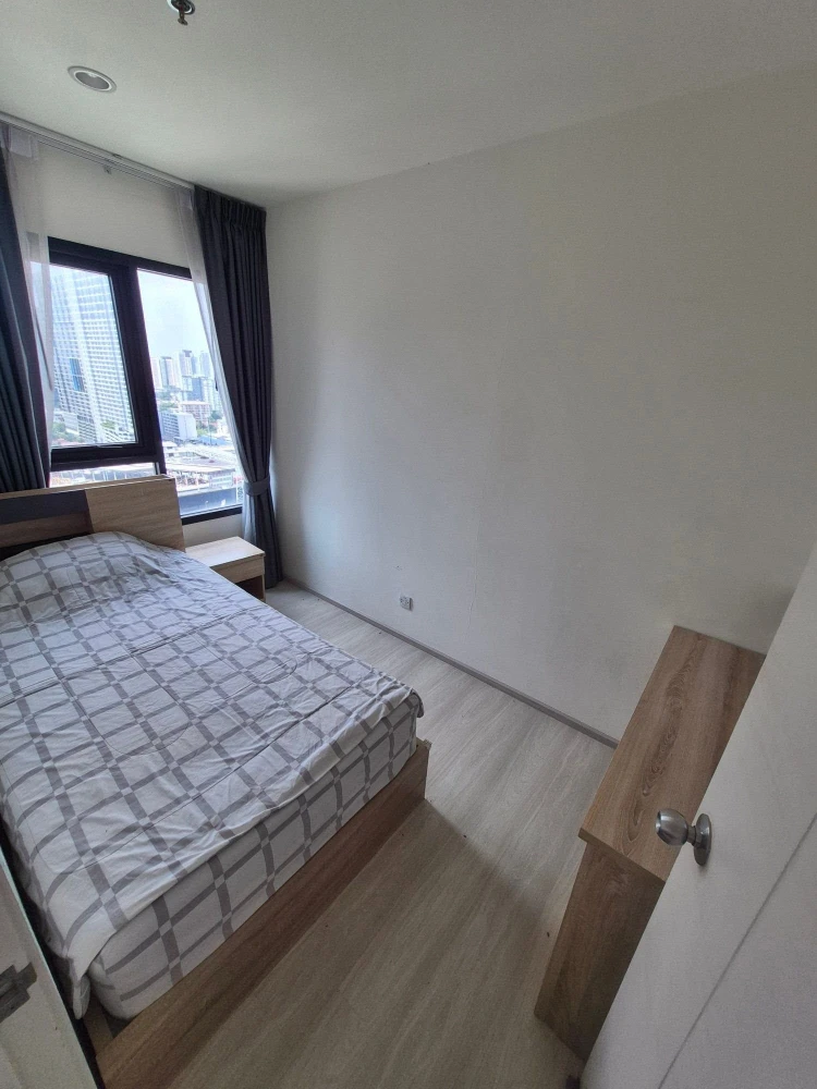 For rent: Life Asoke-Phetchaburi, 2 bedrooms, fully furnished.