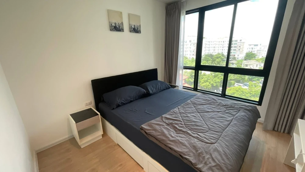 For rent, Icondo Seri Thai Green Space, separate room, separate bedroom, living room, comfortable garden view, hurry and book now.