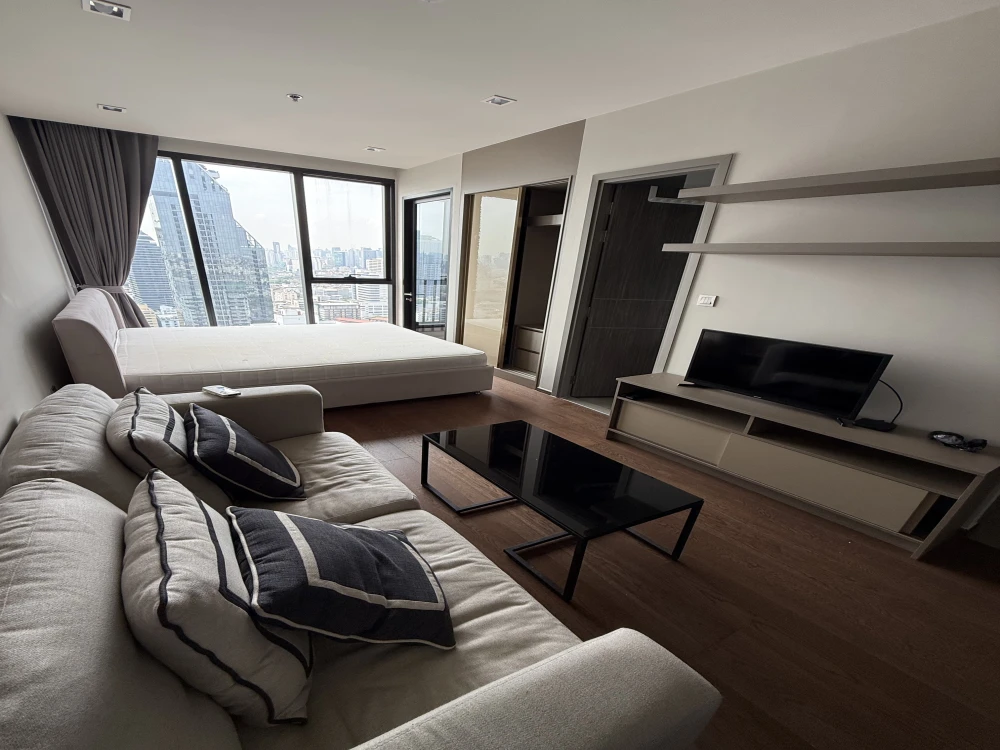 For rent: Ideo Q Victory, 29th floor. Nice unit with great view, fully furnished. Book now! Don't miss out!