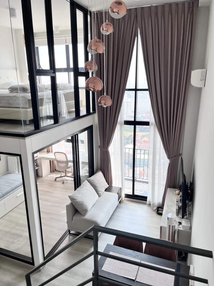 For rent: Ideo Charan 70 Riverview, Hybrid (duplex) unit on a very high floor with stunning views of the Chao Phraya River. Book now!
