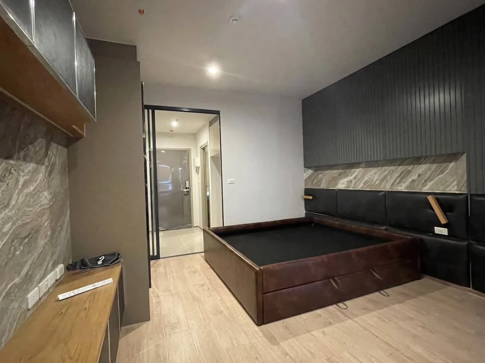 For rent: Ideo Rama 9 - Asoke, Studio type room, built-in decoration throughout the room, looks great and very livable. You will regret it if you miss