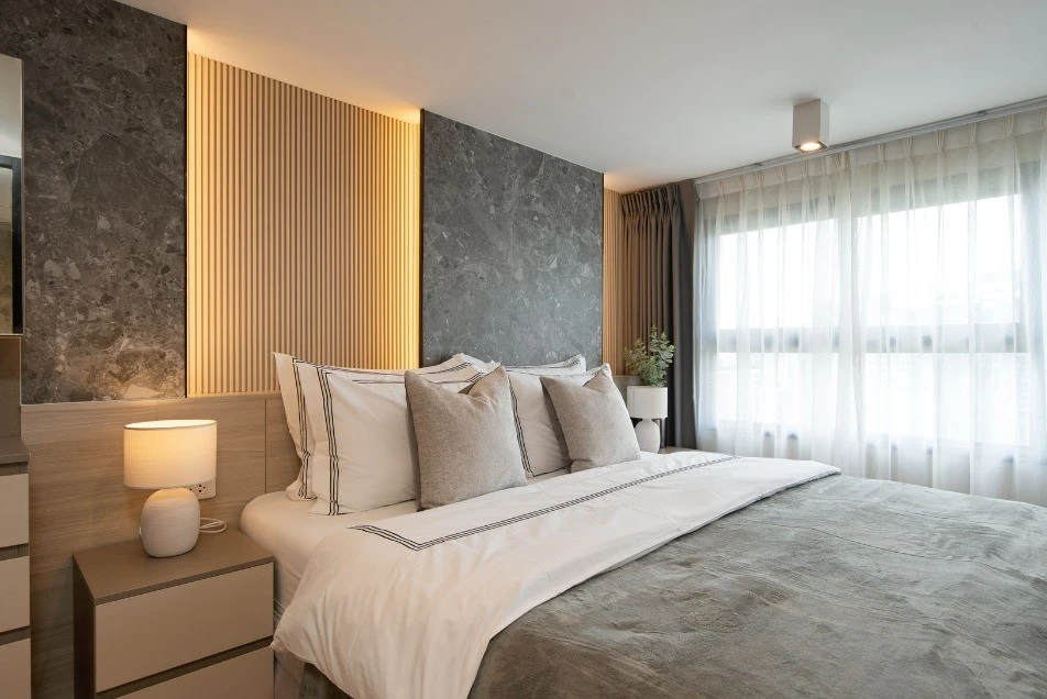 For rent: Ideo Rama 9 - Asoke. Very high floor unit with beautiful built-in furnishings throughout. Highly recommended!