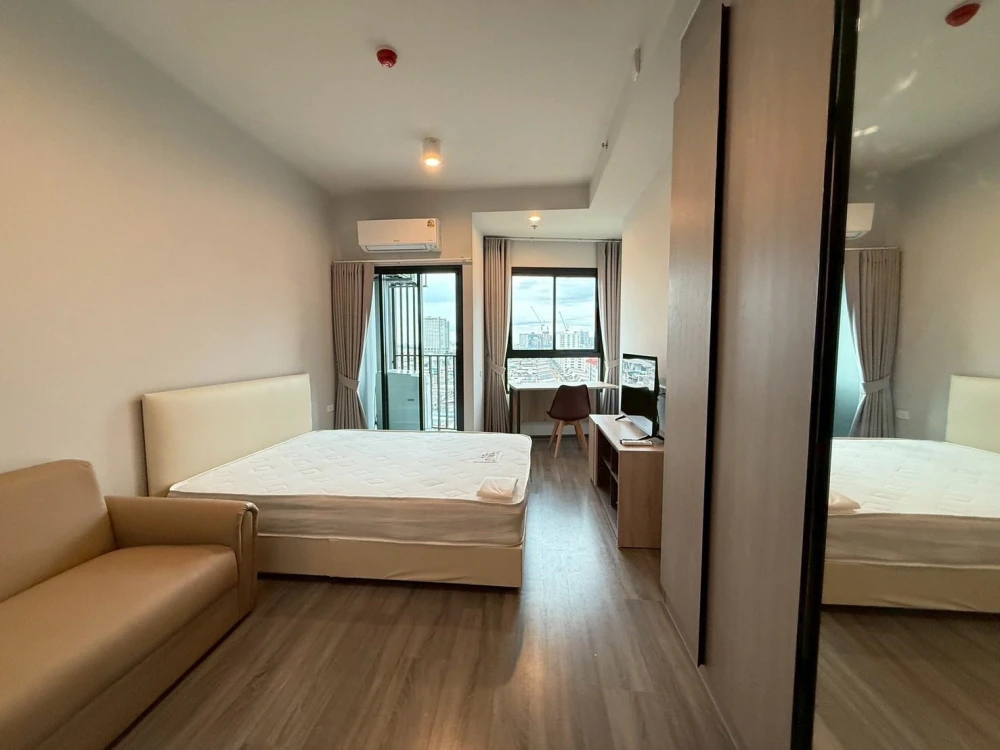 For rent: Ideo Ramkhamhaeng - Lamsalee Station, front view, swimming pool, fully furnished and appliances, ready to move in.