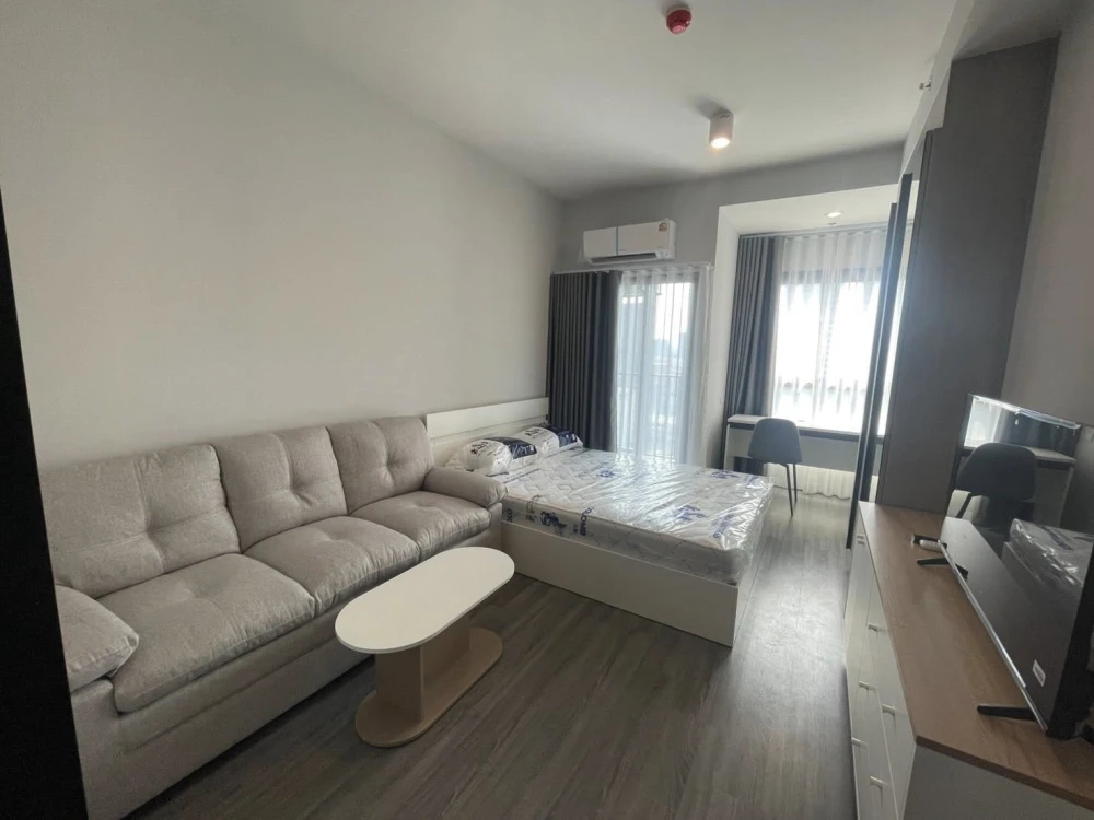 For rent: Ideo Ramkhamhaeng - Lamsalee Station, Studio room with clear glass partition between kitchen and bedroom. Interested? Reserve now!