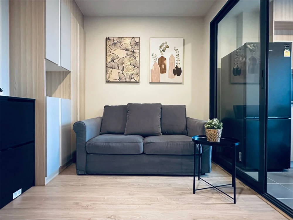 For rent: Ideo O2, beige walls, warm feel, comfortable like home, beautifully decorated room, fully furnished, book now.