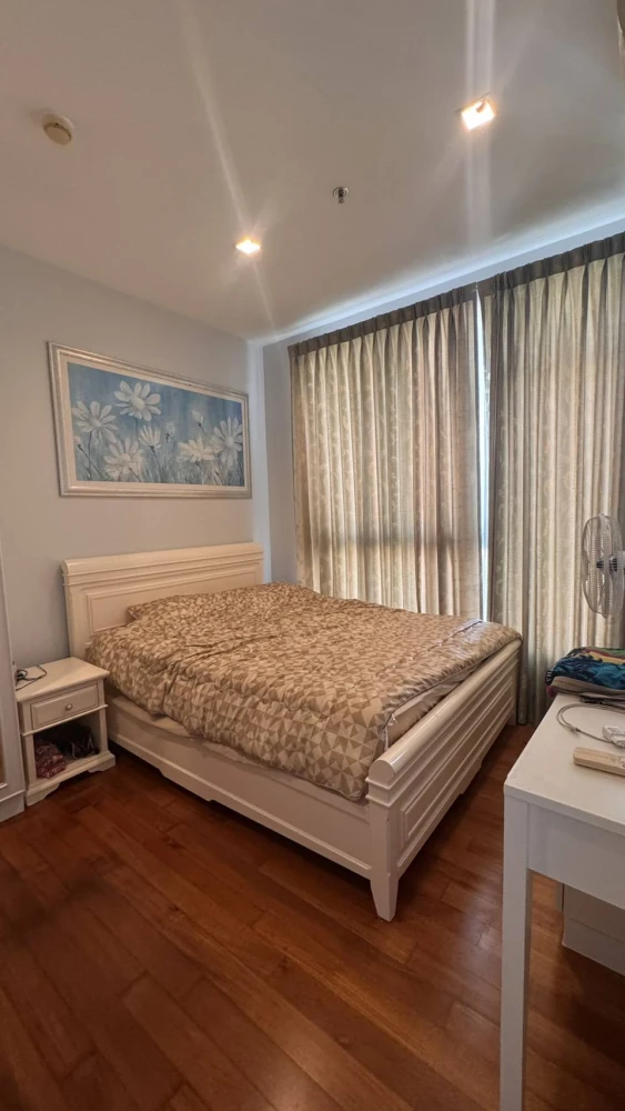 For rent: Ivy Sathorn 10. A lovely unit with beautiful, unobstructed city views and ample living space. What are you waiting for?