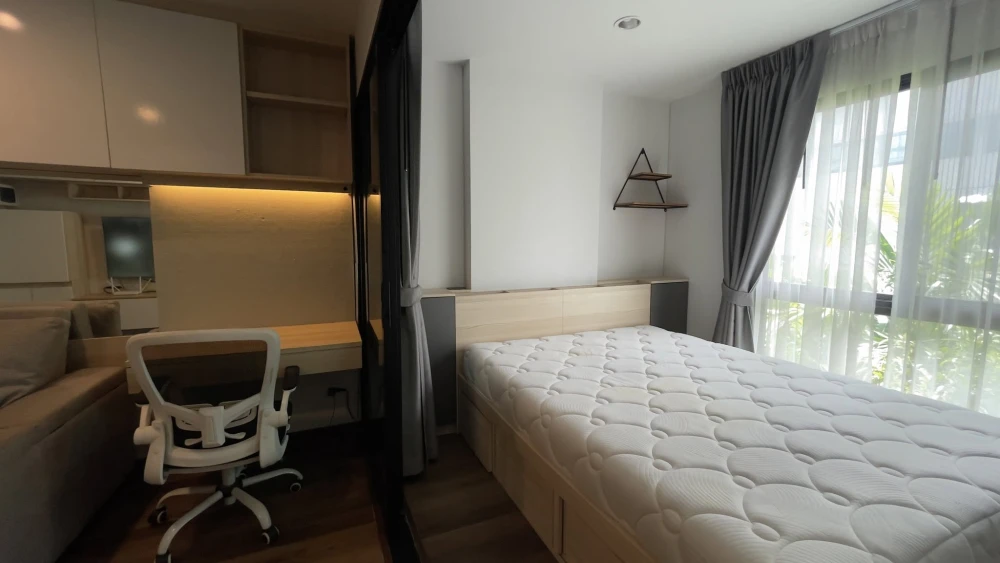 For rent: High Sutthisan, 3rd floor, Building B. Fully furnished with appliances. Ready to move in.