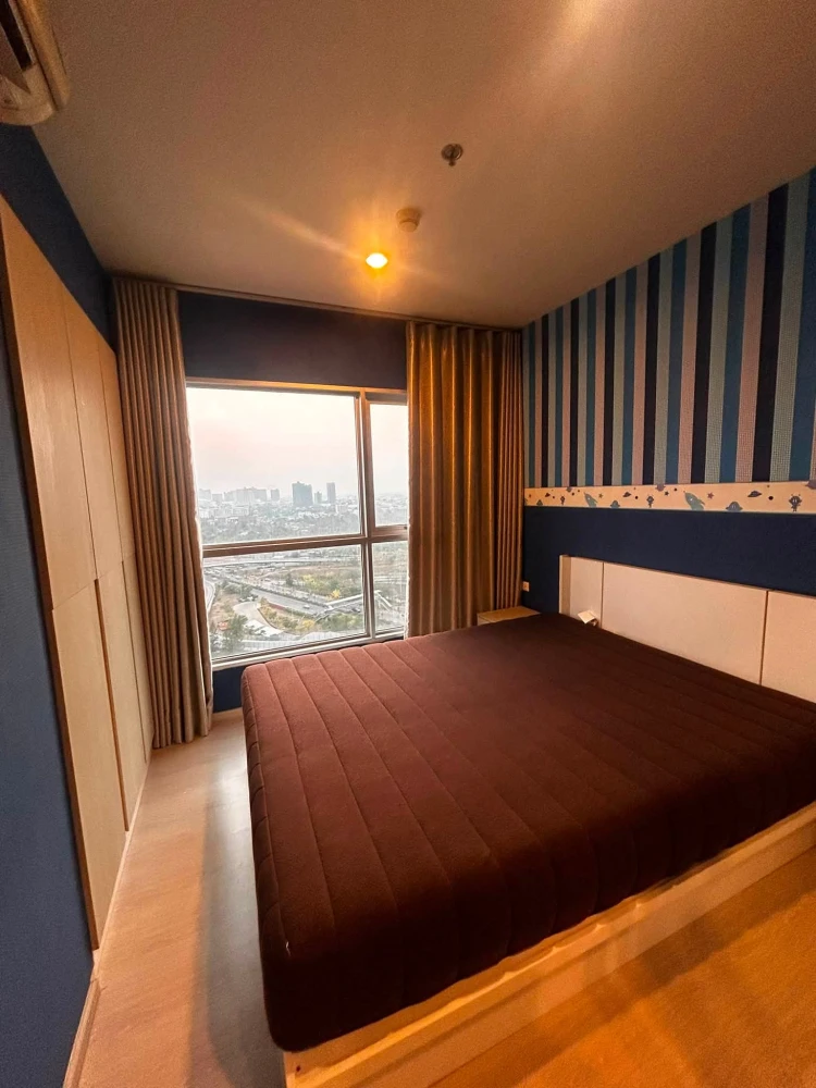 For Rent: Aspire Sathorn-Taksin Timber Zone Condo. A lovely unit with wallpaper throughout. Don't miss out!
