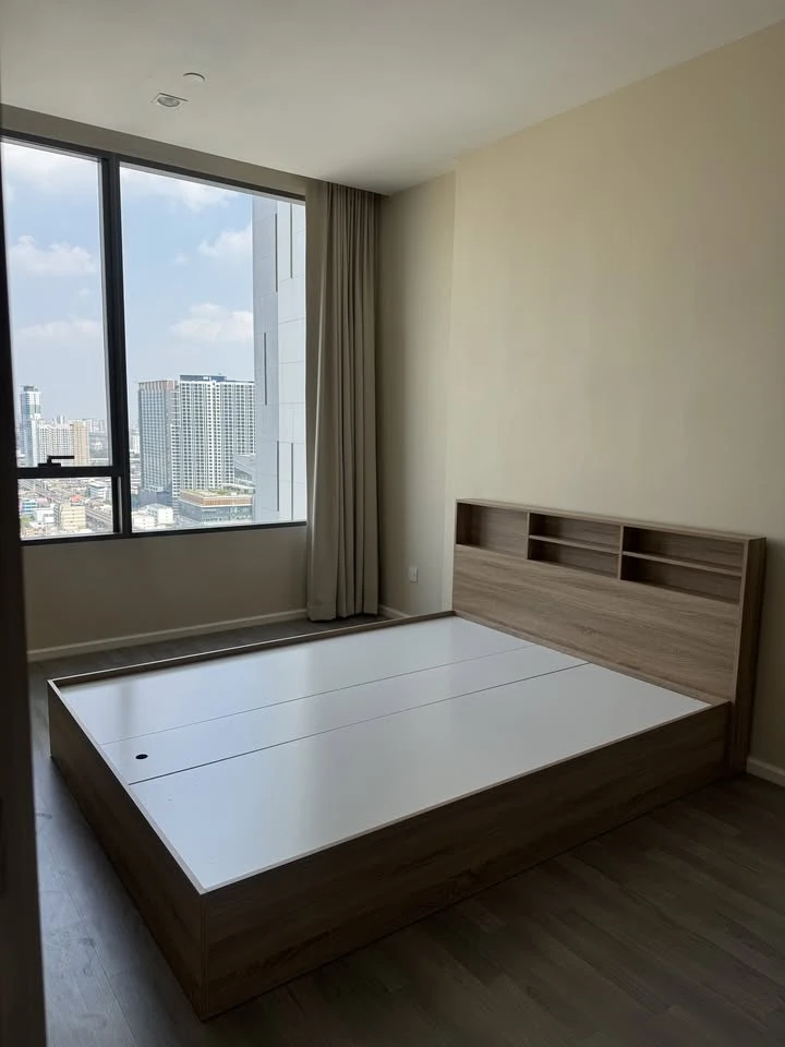For rent: 333 Riverside, 26th floor. Nice, fully furnished unit. Book now! Limited time offer!
