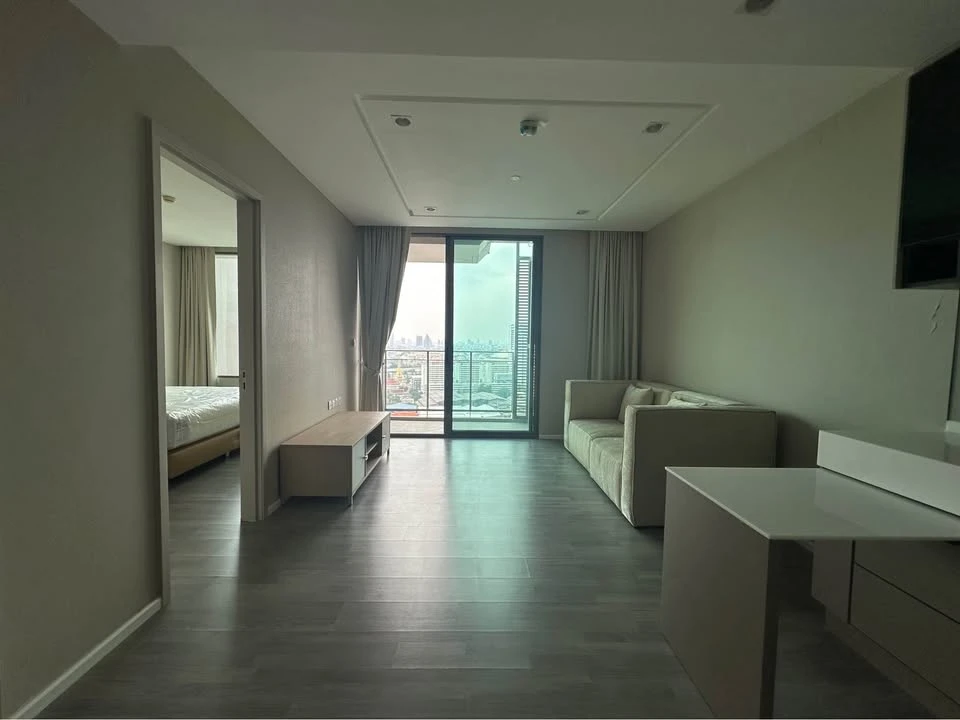 For rent: 333 Riverside, large room, comfortable, lots of usable space, hurry up and come and reserve today.