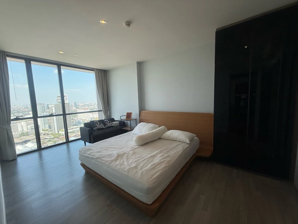 For rent: 333 Riverside, 2 bedrooms, river view, great view, very livable. Book now! (Quickly!)