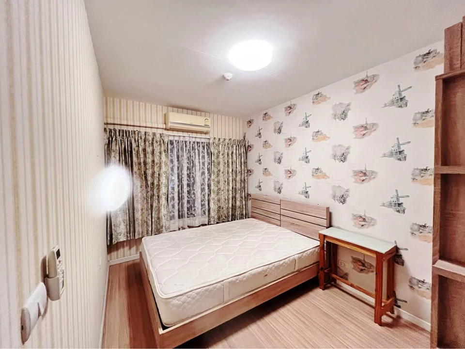 For rent: Condolette Ratchada 36, ​​unit 624, with a partitioned bedroom, wallpaper throughout, high privacy, and a quiet environment. Don't miss out!