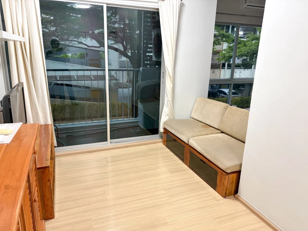 For rent: A Space Asoke-Ratchada, Building D, 2nd floor, parking garage side. Fully furnished. Book now!