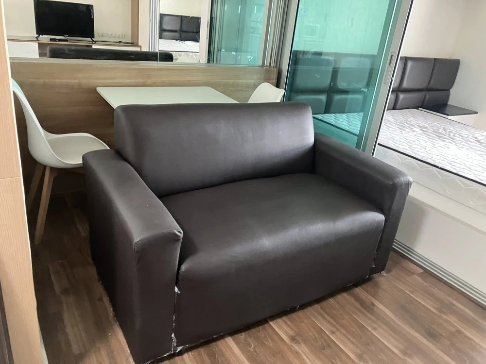 For rent: A Space Me Bangna, room on a very high floor, built-in furniture throughout the room. First come, first served.