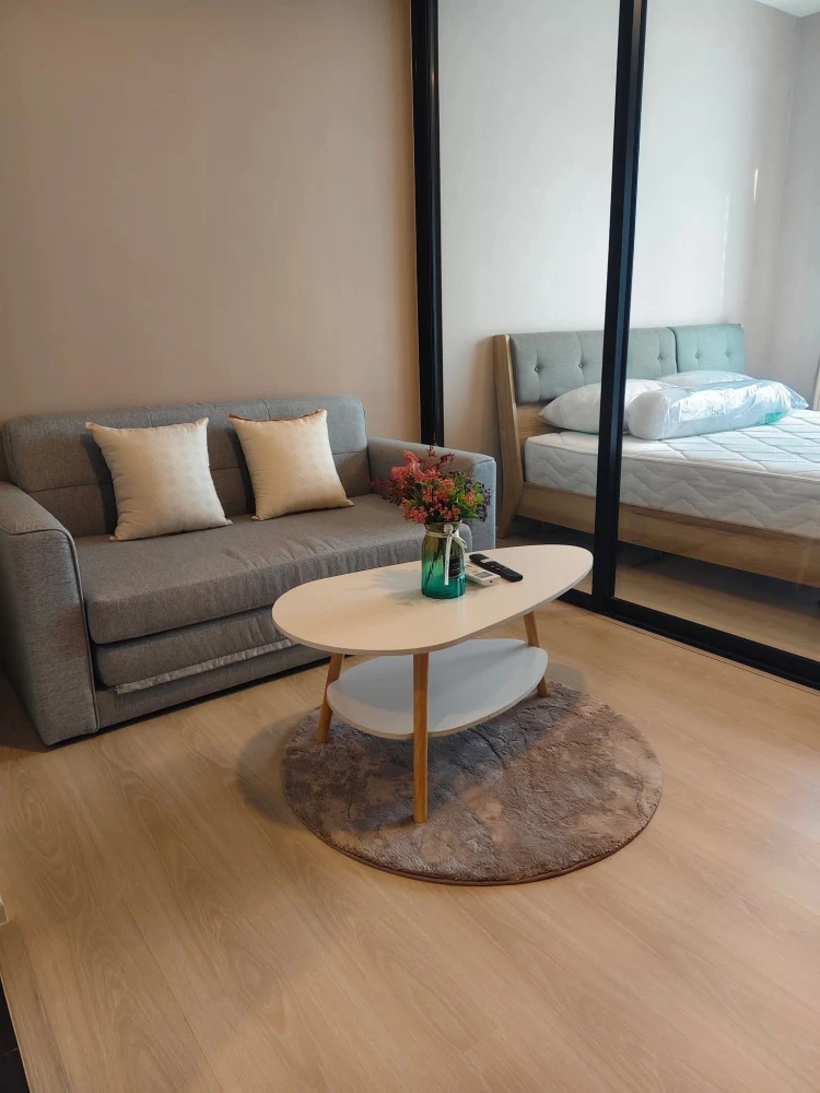 For rent: A space Mega, a nice room with complete furniture and appliances. Just bring your bags and move in!
