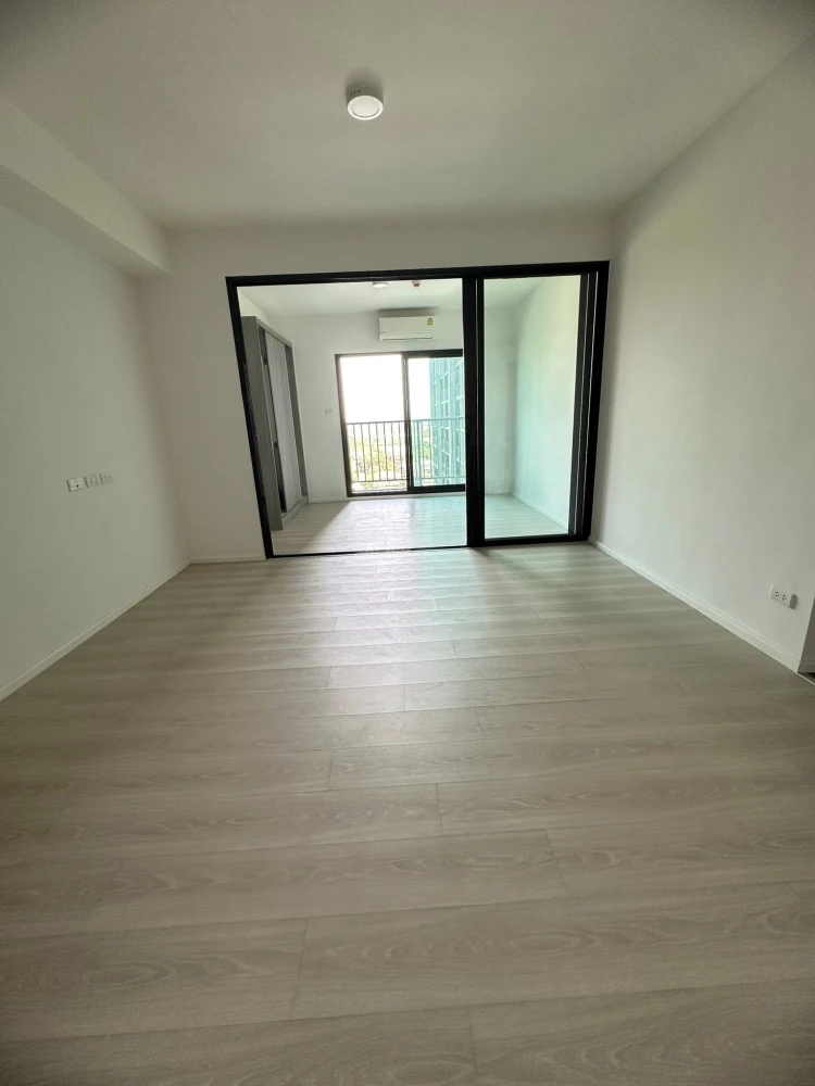 For sale rent: A space Mega, empty room. Room decorating enthusiasts shouldn't miss this. Good location, beautiful view. Reserve now.