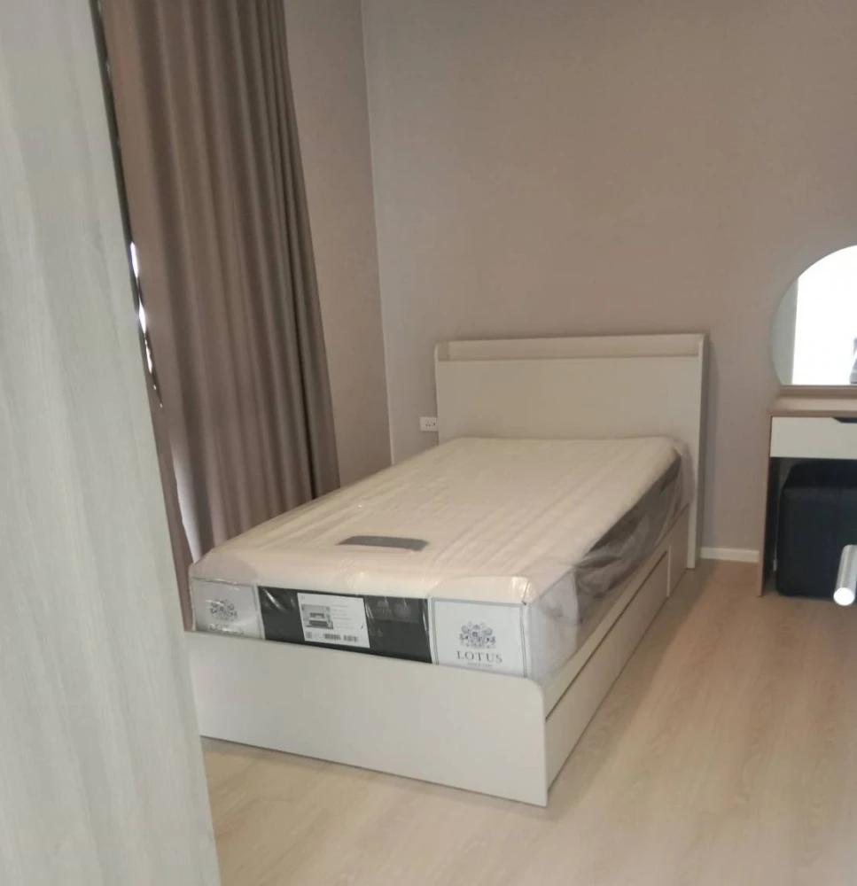 For rent: A Space Mega 2, spacious room with lots of usable space, 14th floor, fully furnished. Good like this, hurry and reserve now!
