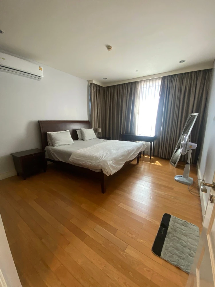 For rent: Aguston Sukhumvit 22, 11th floor, 2 bedrooms, 2 bathrooms, fully furnished. This is a must-book!
