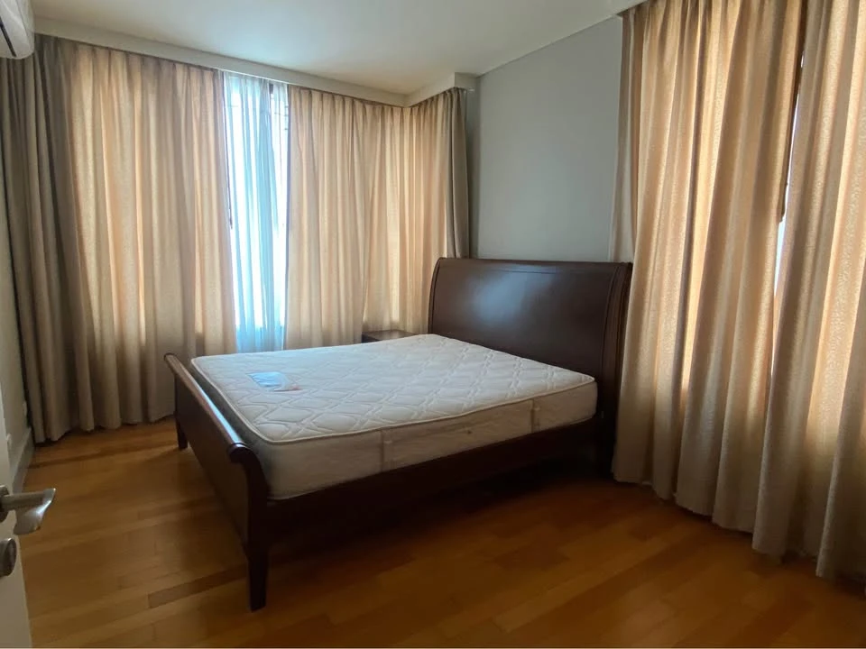For rent: Aguston Sukhumvit 22, 2 bedrooms, 2 bathrooms, very spacious, comfortable, not cramped, book now.