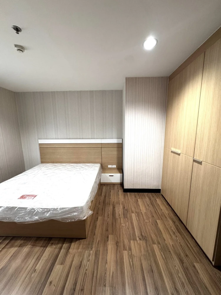 For rent: Akesin Place, 1 bedroom, 1 bathroom, well-built furniture, lots of usable space, good location, don't miss it.