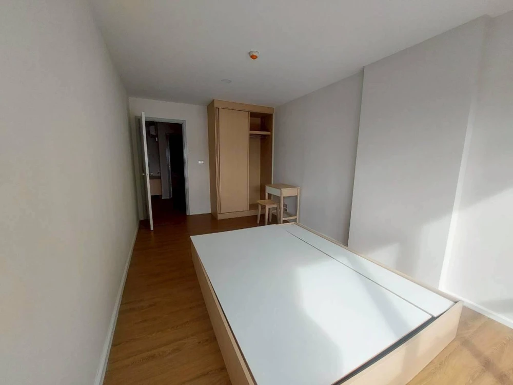For rent: Alive Sukhumvit 76, 5th floor, fully furnished unit. Very comfortable and ready to move in. Book now! Don't miss out! Act fast!