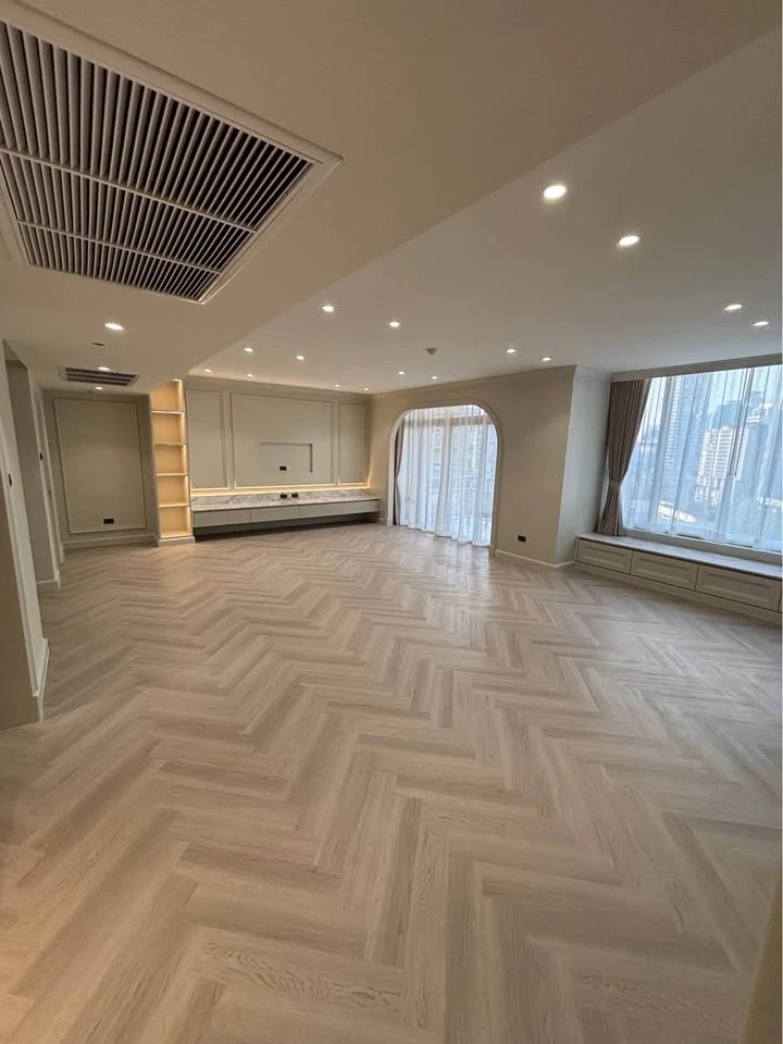 For rent: All Seasons Mansion, 3 bedrooms, 3 bathrooms, very spacious. Book now before it's gone!