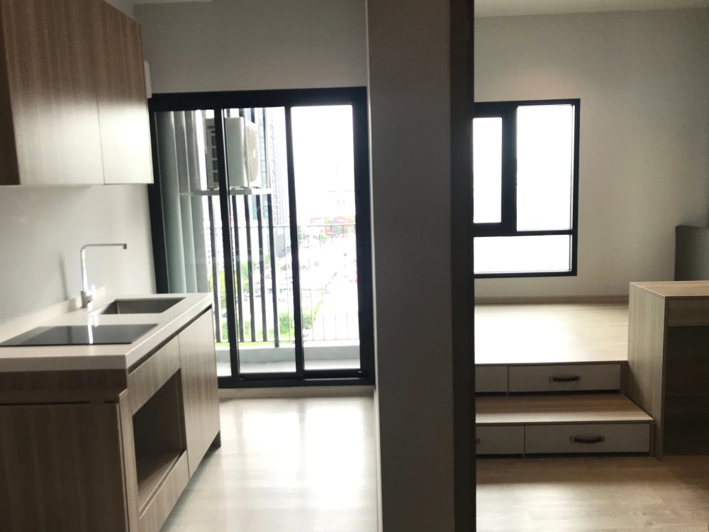 For rent: Altitude Unicorn Sathorn - Tha Phra. Spacious, airy, and comfortable room. Book now!